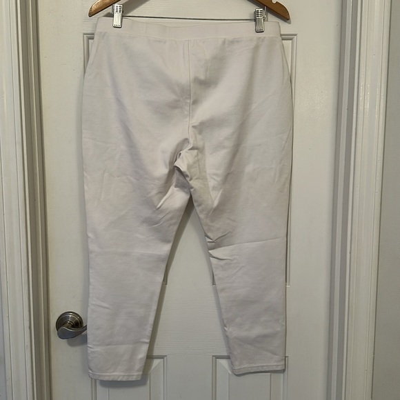 Chico's Classic crop ponte knit pant size 12 white - Picture 3 of 7